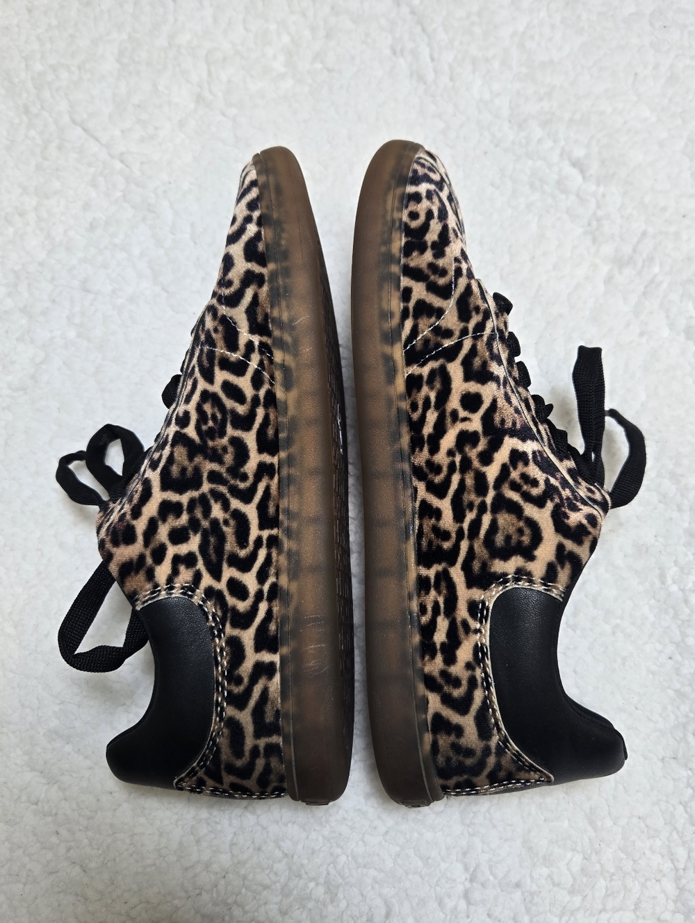 DKNY Leopard Print Sneakers Black Accents Athletic Shoes Sz 8.5 EUC - Picture 7 of 7